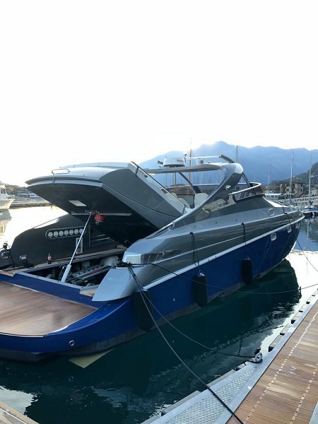 Open/runabout de 14,25 m de eslora