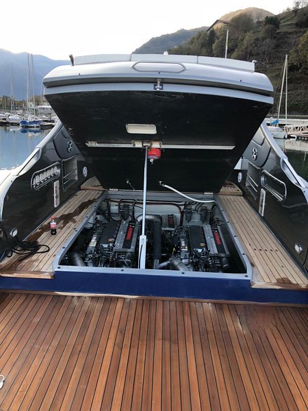 Open/runabout de 14,25 m de eslora