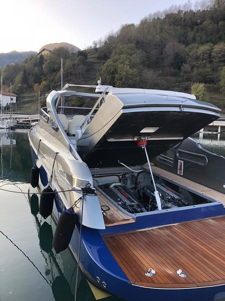 Open/runabout de 14,25 m de eslora