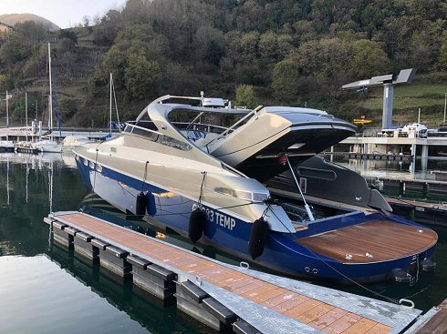 Open/runabout de 14,25 m de eslora