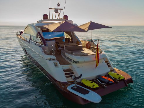 Open/runabout de 23,00 m de eslora