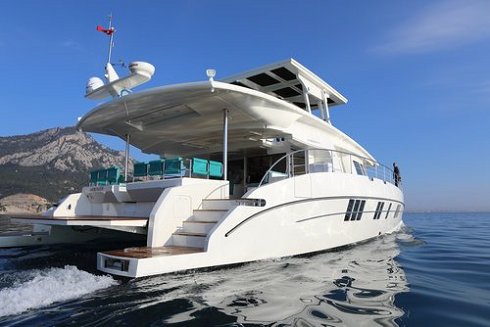 Powercat de 19,40 m de eslora