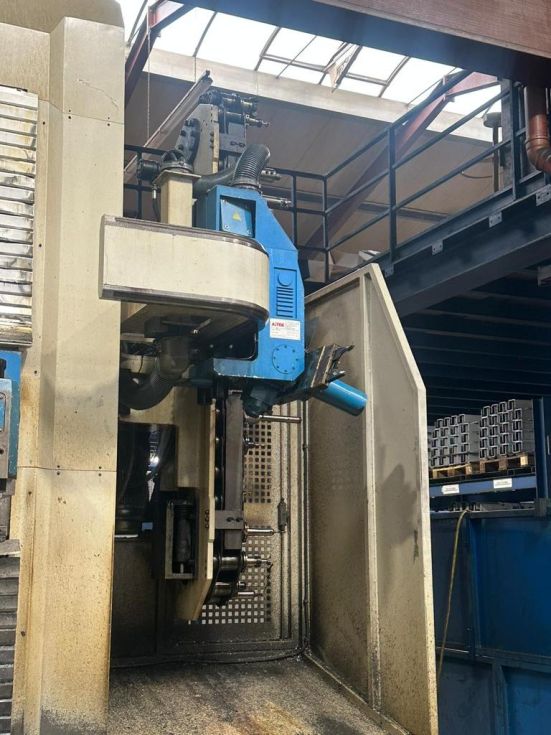 Bed type milling machine CME - MF 40 MACH-ID 8539 Make: CME Type: MF 40 Control: HeidenHain iTNC 530