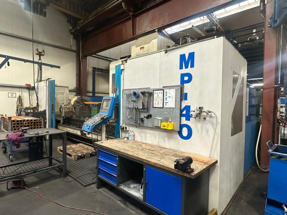 Bed type milling machine CME - MF 40 MACH-ID 8539 Make: CME Type: MF 40 Control: HeidenHain iTNC 530