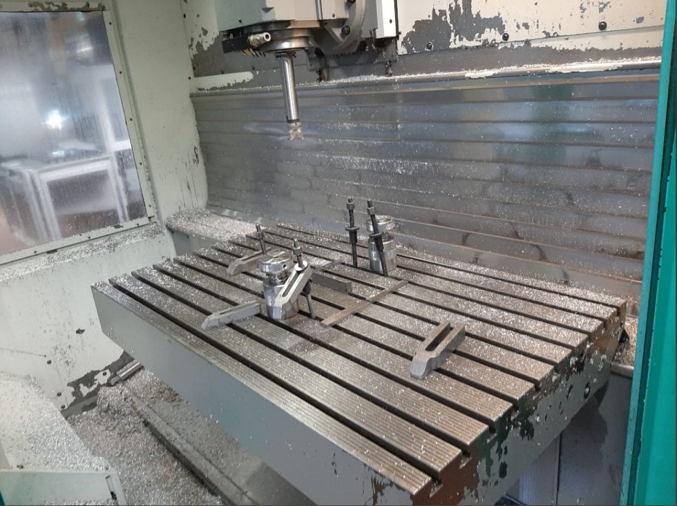 3-axis CNC machine (VMC) DMU 80 E MACH-ID 8547 Type: DMU 80 E Control: Heidenhain MillPlus Year: 199