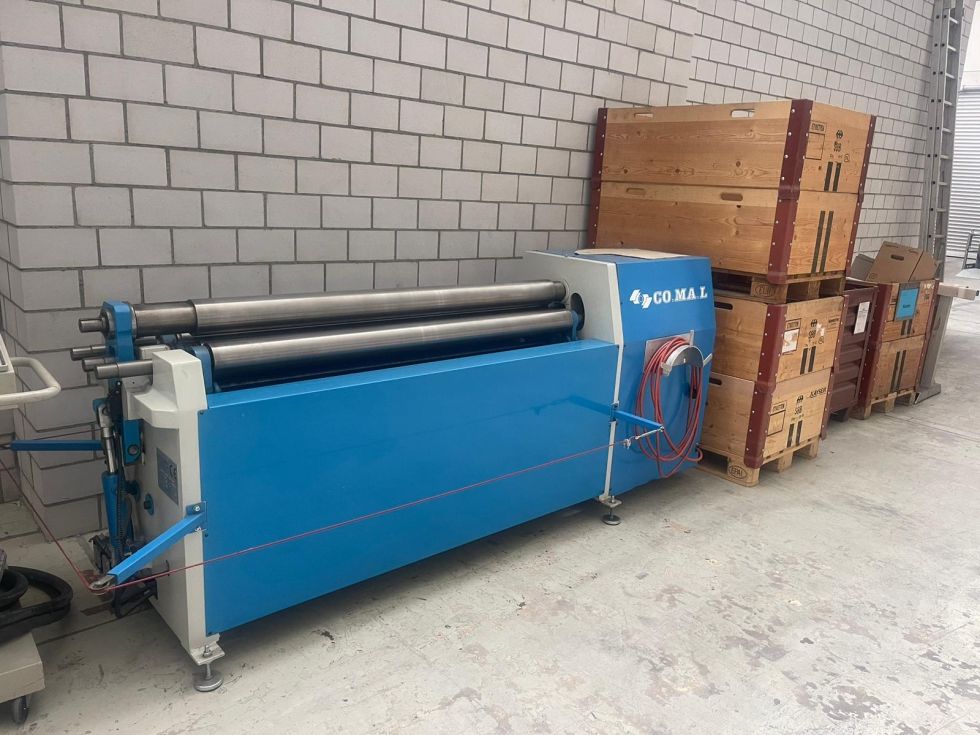 4 roll plate bender COMAL - Alpha 4 MACH-ID 8555 Make: COMAL Type: Alpha 4 Year: 2003