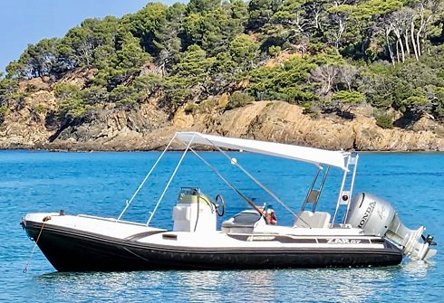 Barco de pasajeros de 5,70 m de eslora