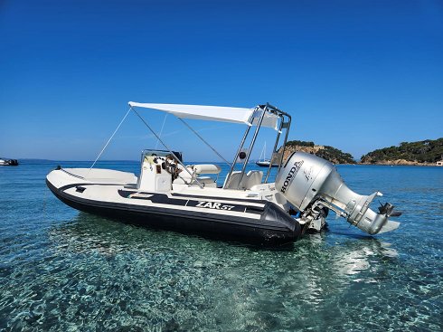 Barco de pasajeros de 5,70 m de eslora