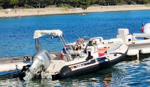 Barco de pasajeros de 5,70 m de eslora