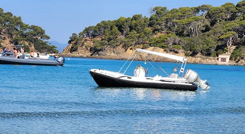 Barco de pasajeros de 5,70 m de eslora