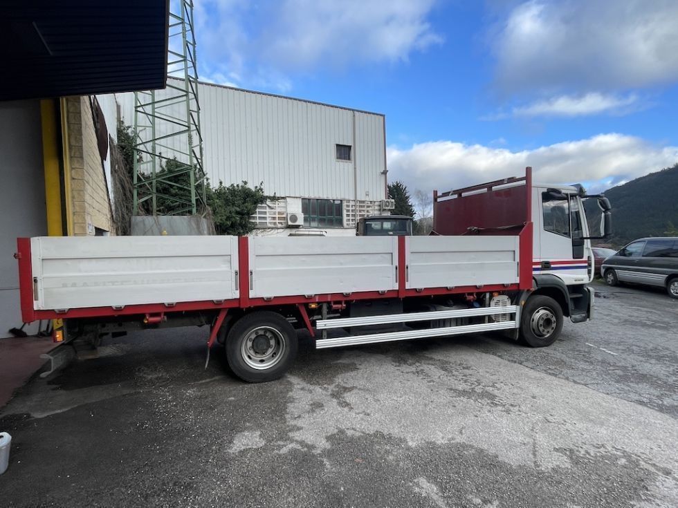Camion caja abierta