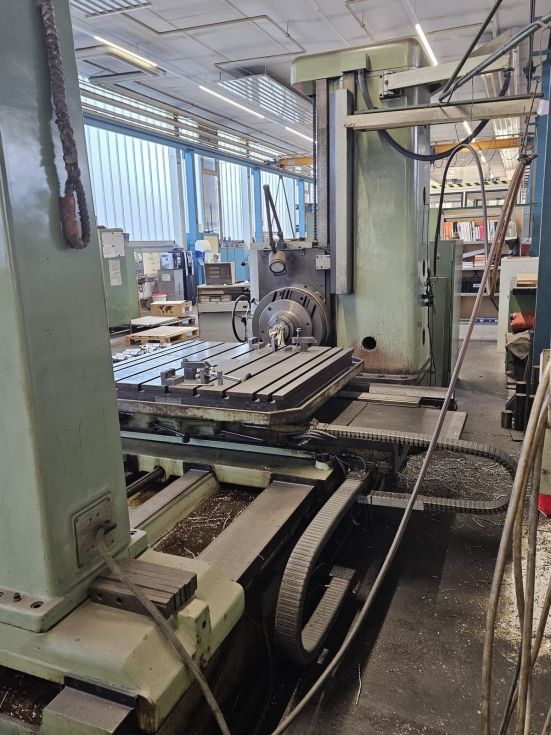 Table type boring mill TOS VARNSDORF - W 100 A MACH-ID 8613 Make: TOS VARNSDORF Type: W 100 A Year: