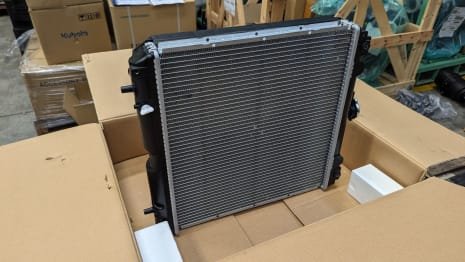 Radiator and protection grille (x2)
