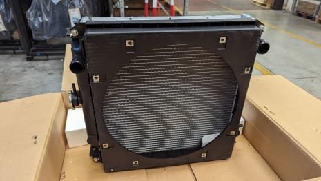 Radiator and protection grille (x2)