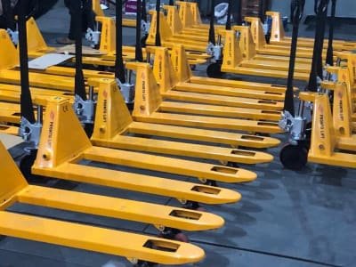 M.P PRODUCTS HPT 25 Lot of hand pallet trucks (consisting of 3 pieces)