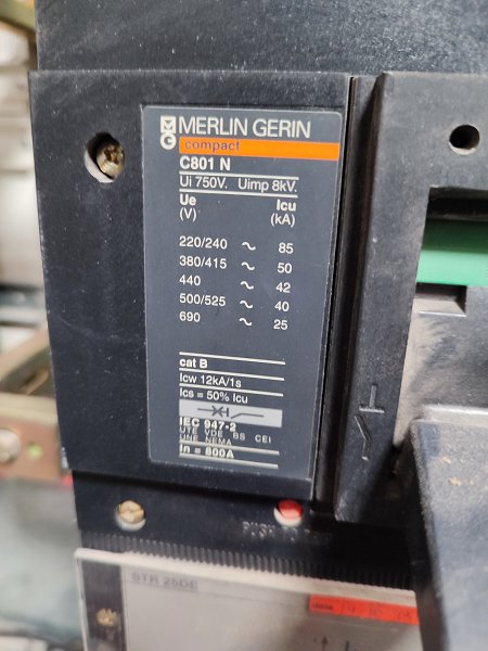 Batería de condensadores MERLIN GERIN