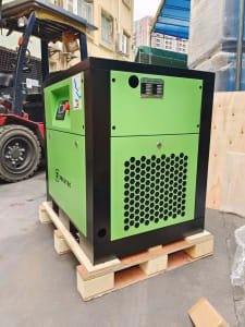 Compresor de tornillo 7,5 kW FREUTEK JUB0001