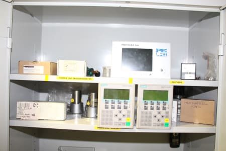 Workshop cabinet with accessories