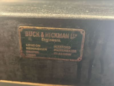 Superficie de referencia BUCK & HICKMAN