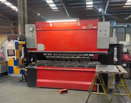 Pressbrake AMADA - HFE M2 1003 MACH-ID 8731 Make: AMADA Type: HFE M2 1003 Control: AB Pad Evolution