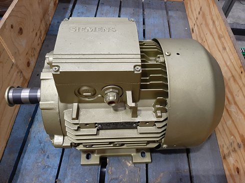 Motor trifásico SIEMENS  tipo 1LA7130-2AA10 - 5.5 kW