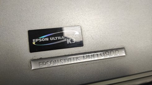 Máquina ploter marca Epson Stylus Pro 9800 modelo K132A. L19