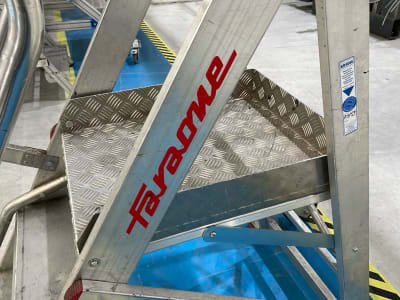 Escalera móvil de aluminio FARAONE 70/SMT