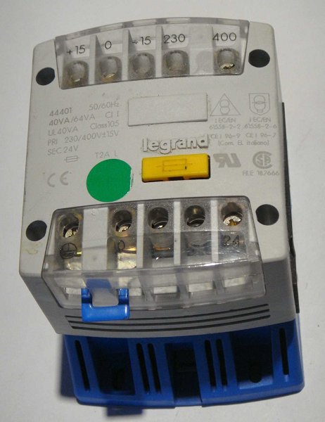 Transformador monofásico LEGRAND 44401. Entrada: 230 / 400 V  Salida: 24V  (427)