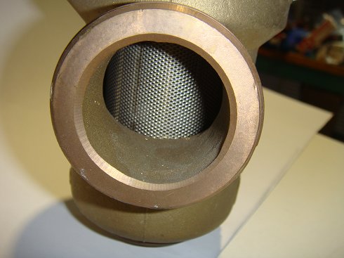 Válvula reductora de presión DE MEMBRANA WATTS DVGWAT2166.  Con filtro. Rosca macho 1 1/2" . Cuerpo en Latón.  (670)