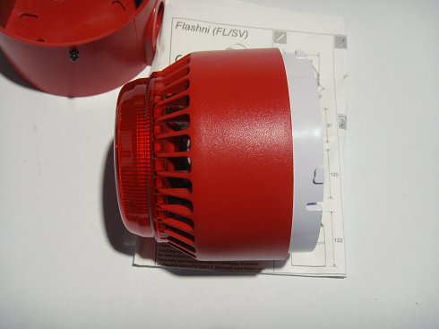 Baliza sonora y luminosa FULLEON FLASHNI FL/SV/RL/R/D SWITCH.  Dispositivo de alarma antiincendios EN54-3. Tensión: 12V (9 - 15) Vdc. Color rojo, (735)