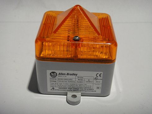Baliza cuadrada COLOR Naranja (Ambar) ALLEN BRADLEY 855B-GMS24R5.  Lámpara de destellos de Xenón. Tensión: 24 Vac/dc. IP65.   Frecuencia: 1Hz.   (740)