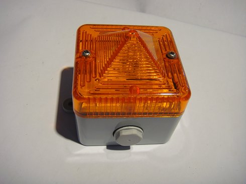 Baliza cuadrada COLOR Naranja (Ambar) ALLEN BRADLEY 855B-GMS24R5.  Lámpara de destellos de Xenón. Tensión: 24 Vac/dc. IP65.   Frecuencia de Flash: 1Hz.    (739)