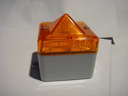 Baliza cuadrada COLOR Naranja (Ambar) ALLEN BRADLEY 855B-GMS24R5.  Lámpara de destellos de Xenón. Tensión: 24 Vac/dc. IP65.   Frecuencia de Flash: 1Hz.    (739)