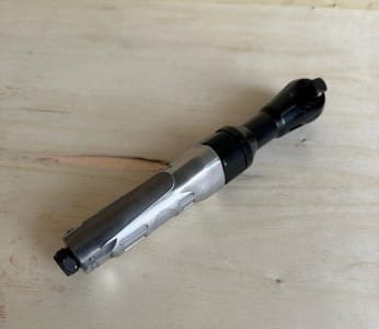 Pneumatic ratchet wrench