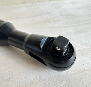 Pneumatic ratchet wrench