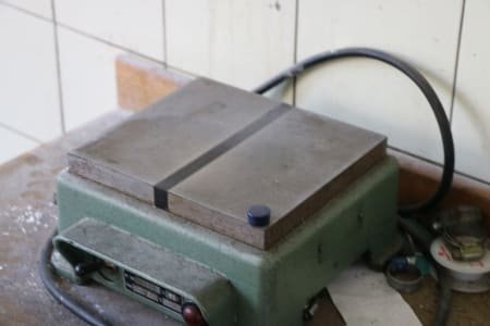 211-16/18 Demagnetising table