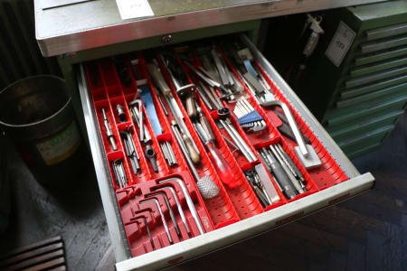 Workbench with contents