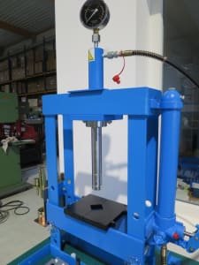 HBM P 10 Workshop press - hydraulic