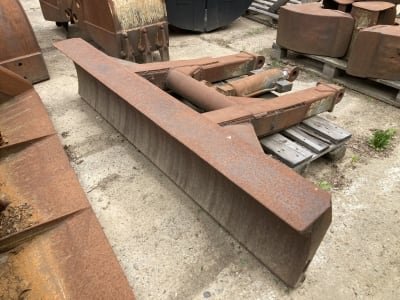 Sliding blade for excavator
