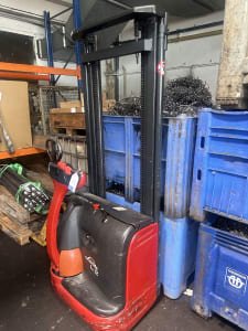 LINDE L12 Electric forklift