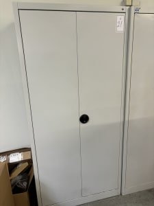 Lot workshop cabinets