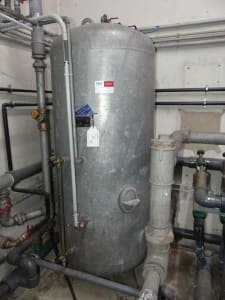 2 pieces Compressed Air Tanks