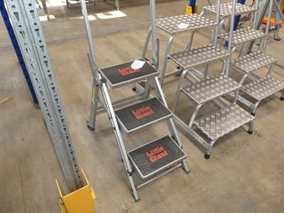 LITTLE GIANT SAFETY STEP Safety Ladder
