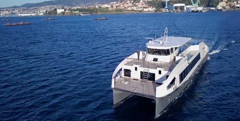 Barco de pasajeros de 34,95 m de eslora