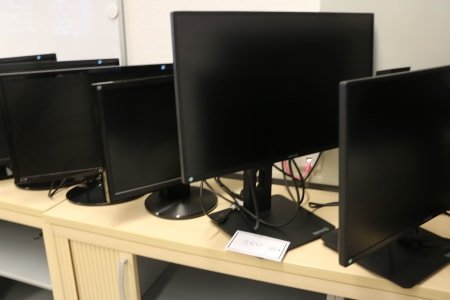 9 PC monitors