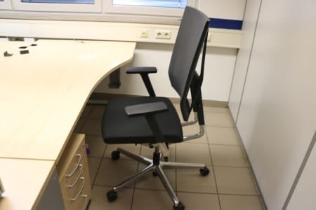 2 office workstations