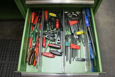 Workbench with contents