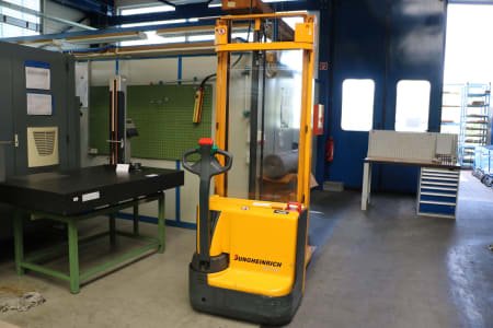 JUNGHEINRICH EJC 110 Electric forklift