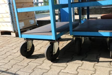 3 Material transport trolleys without contents