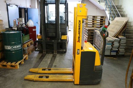 JUNGHEINRICH EJC 110 Electric pallet truck